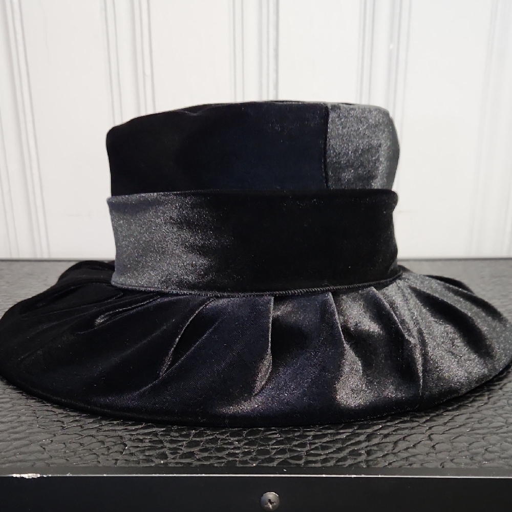 NEW! Elegant Black Velvet Hat - Picture 5 of 10